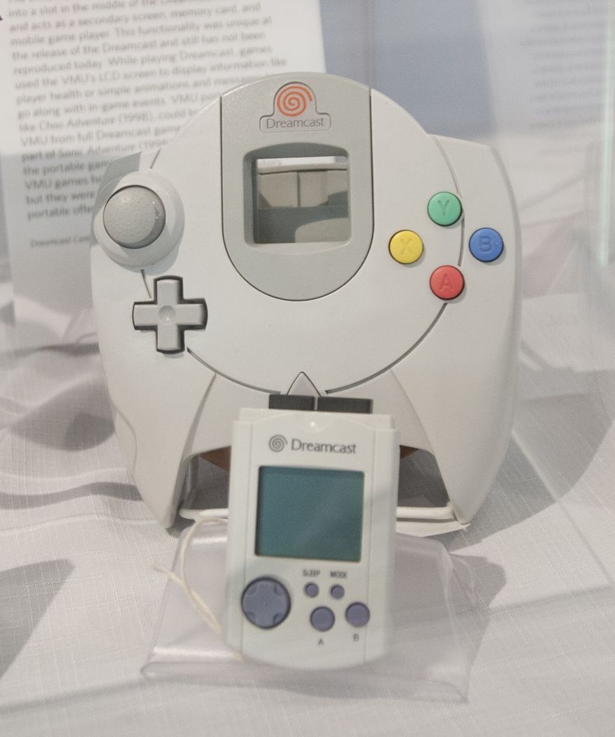 SEGA Dreamcast Controller VMU